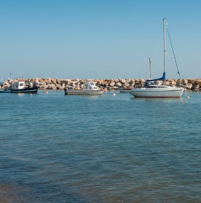 Cychod mewn Llandrillo yn Rhos